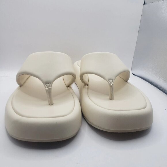 Call it Spring Ladies' Size 10 MAKENA chunky Thong Sandals WHITE, Slides VEGAN - Picture 2 of 7